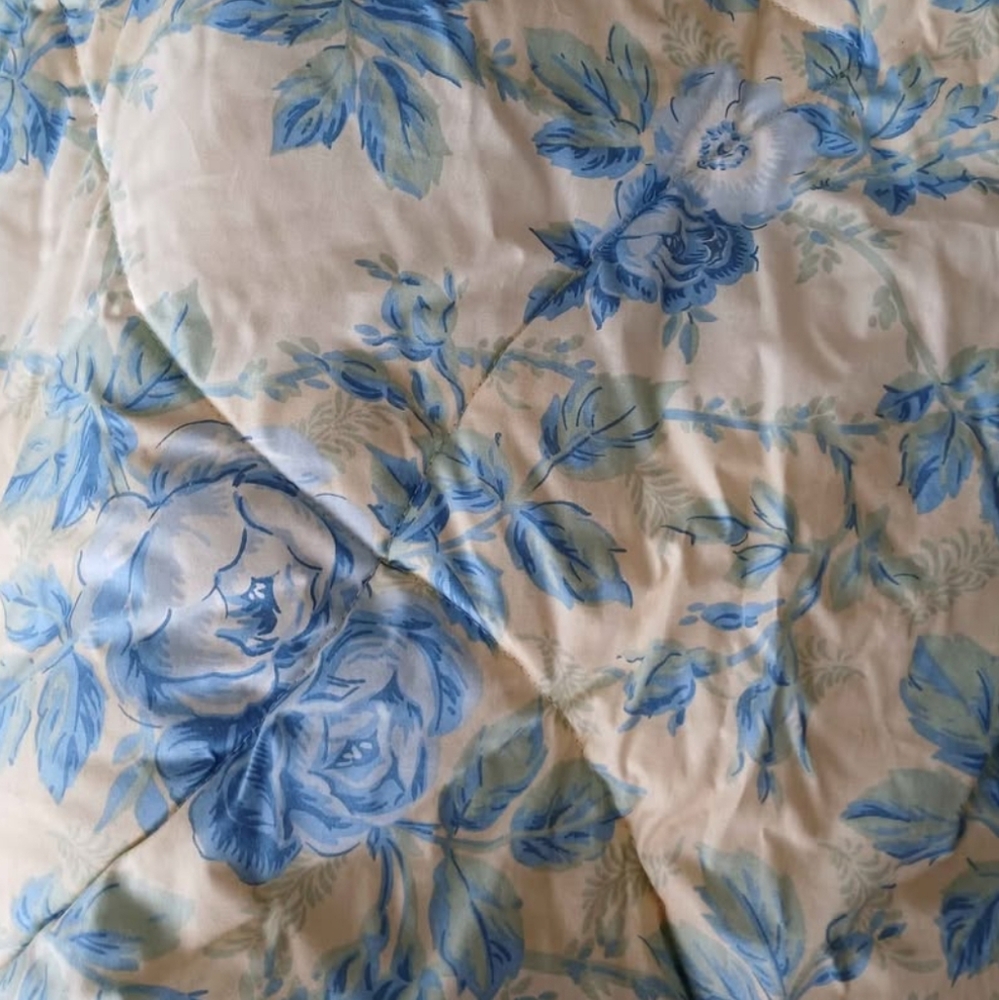 Nwot-blue Floral & Pale Yellow/Cream & Blue Check FULL Comforter